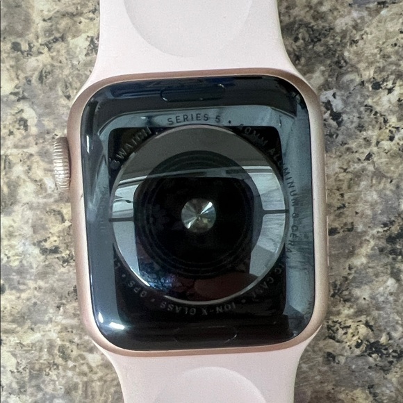 Apple Watch Smartwatch Series 5 Pink Band - Picture 4 of 6